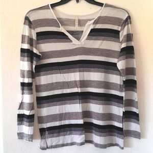 Leo&Nicole Stripe V-Neck Long Sleeve Sweater Small